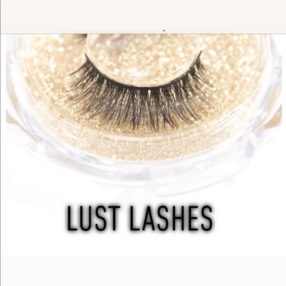 Lashes - Picture 7 of 8
